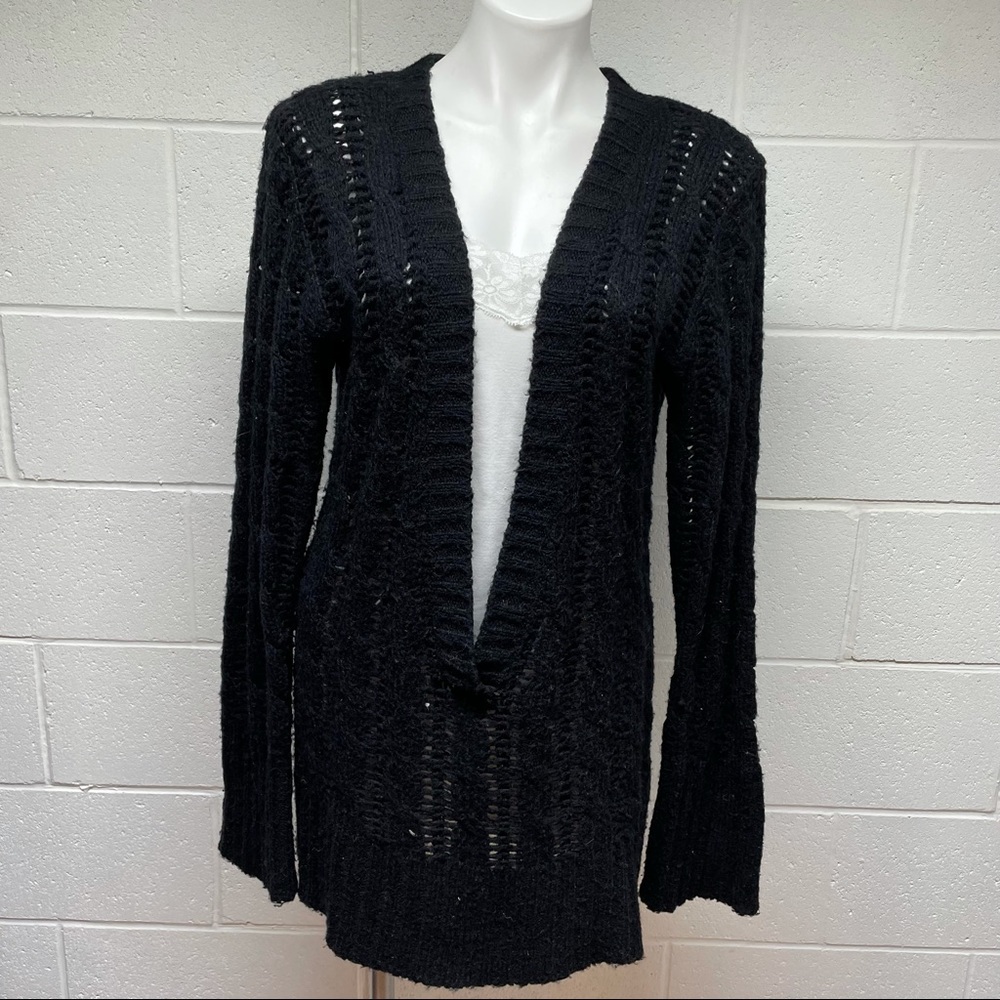 Large Tea Black V-Neck Pullover Sweater